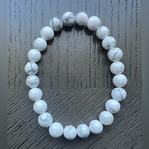 Howlite bracelet 8mm SIZE 6.5’